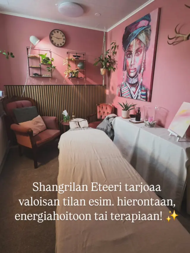 ShangriLa Home of Holisitic Healing tarjoaa erilaisia tiloja monenlaisiin tarkoituksiin. Yksi vuokrattavista tiloistamme on valoisa Eteeri, n. 7 m² kokoinen huone, jossa voi tehdä esimerkiksi klassista hierontaa, energiahoitoja, tai vaikka ottaa vastaan terapia- tai valmennusasiakkaita! 🌿Shangrila sijaitsee Tampereen Kalevassa, lähellä Kalevan kirkkoa ja Sampolan kirjastoa. Jos tilojen vuokraus kiinnostaa, niin ota yhteyttä dm:llä tai sähköpostilla shangrila@pyynikinshangrila.fi. ✨️Lue lisää myös muista vuokrattavista tiloista nettisivuiltamme (linkki biossa)! 🥰#pyynikinshangrila #tilavuokraus #hoitola #holistichealing